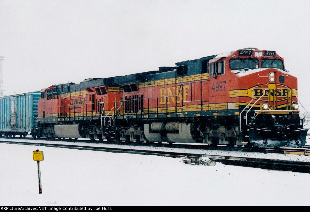 BNSF 4997 East